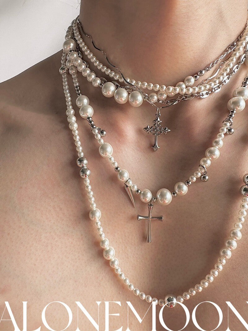 Disordered Pearl Beaded Layered Choker