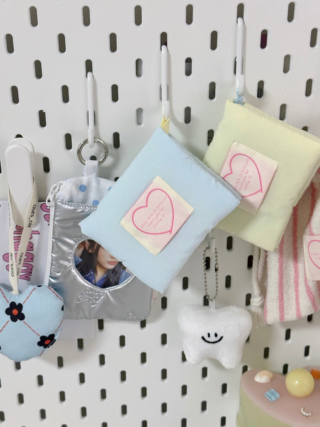 Dopamine Foldable Card Organizer Pouch