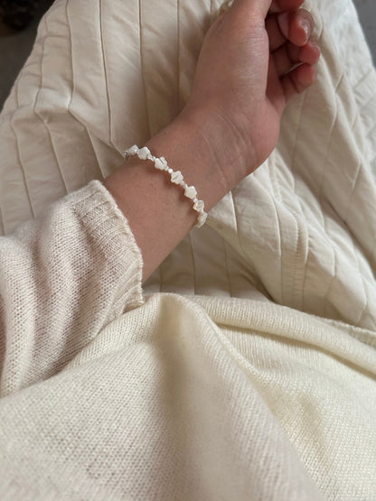 Floating Light Flower Shell Bead Bracelet