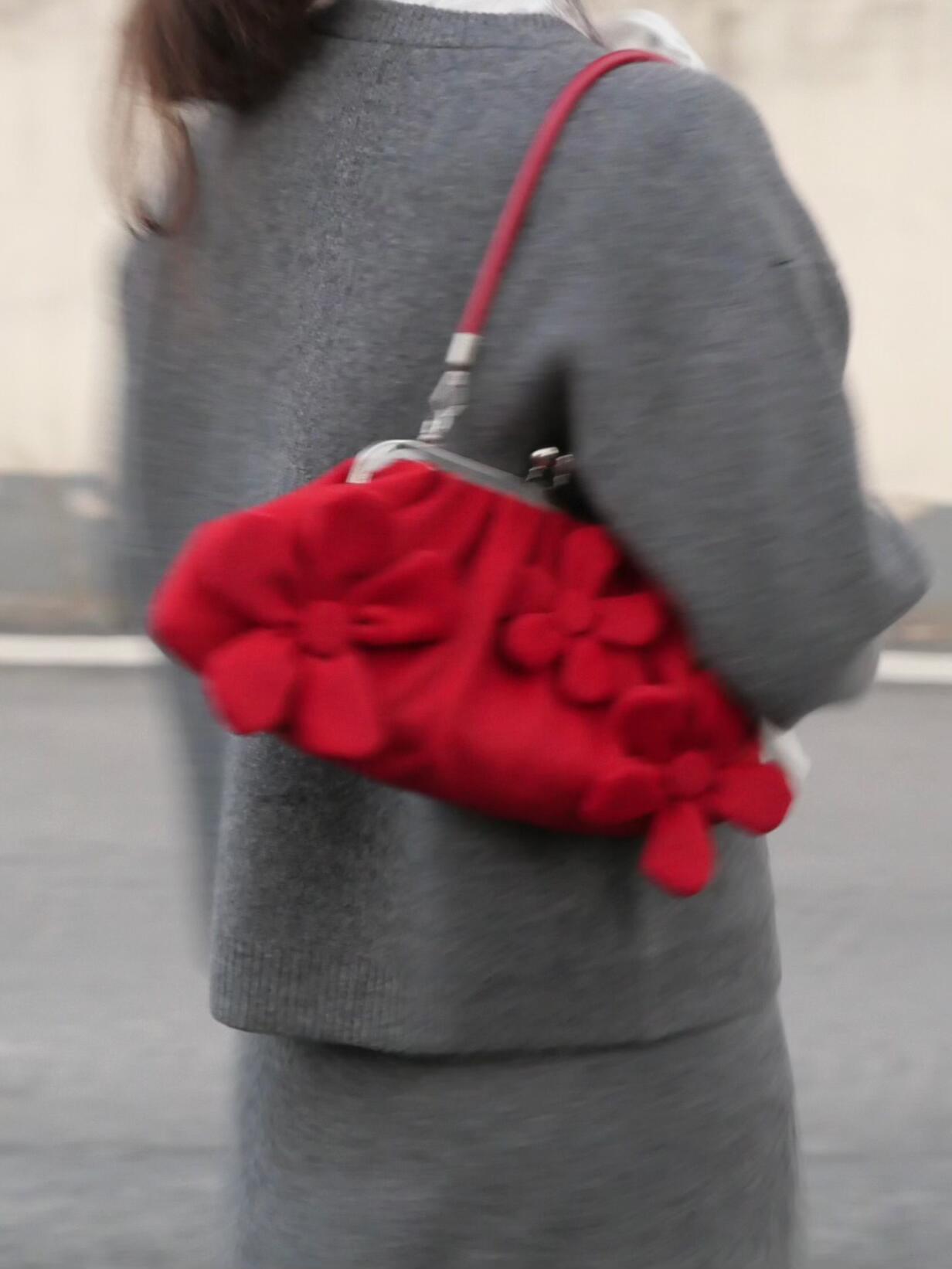 Floral Appliqué Kiss Lock Shoulder Bag