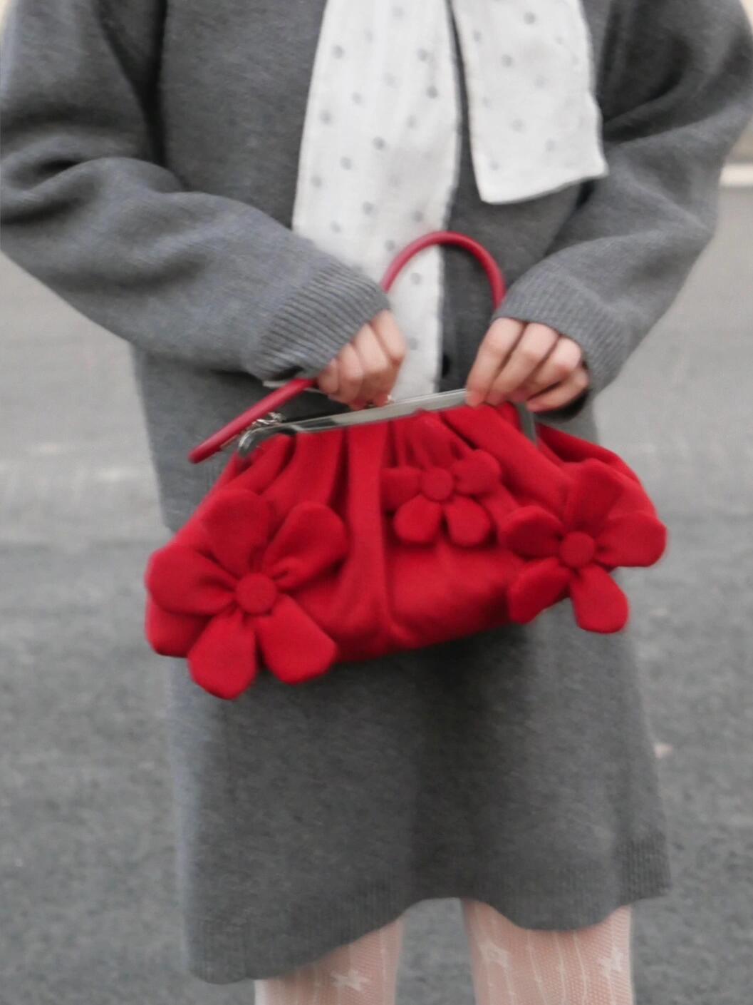 Floral Appliqué Kiss Lock Shoulder Bag