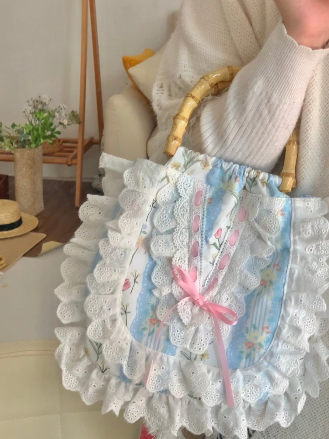Floral Printed Lace Bamboo Handle Handbag