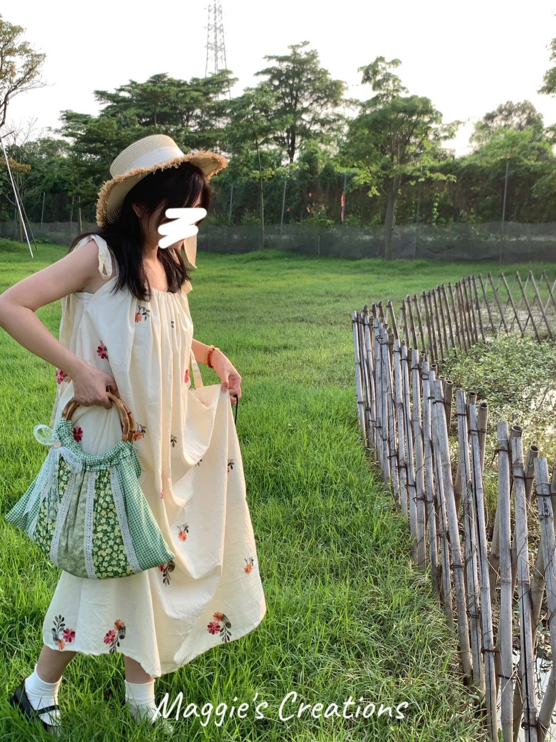 Floral Printed Lace Forest Bamboo Handle Handbag