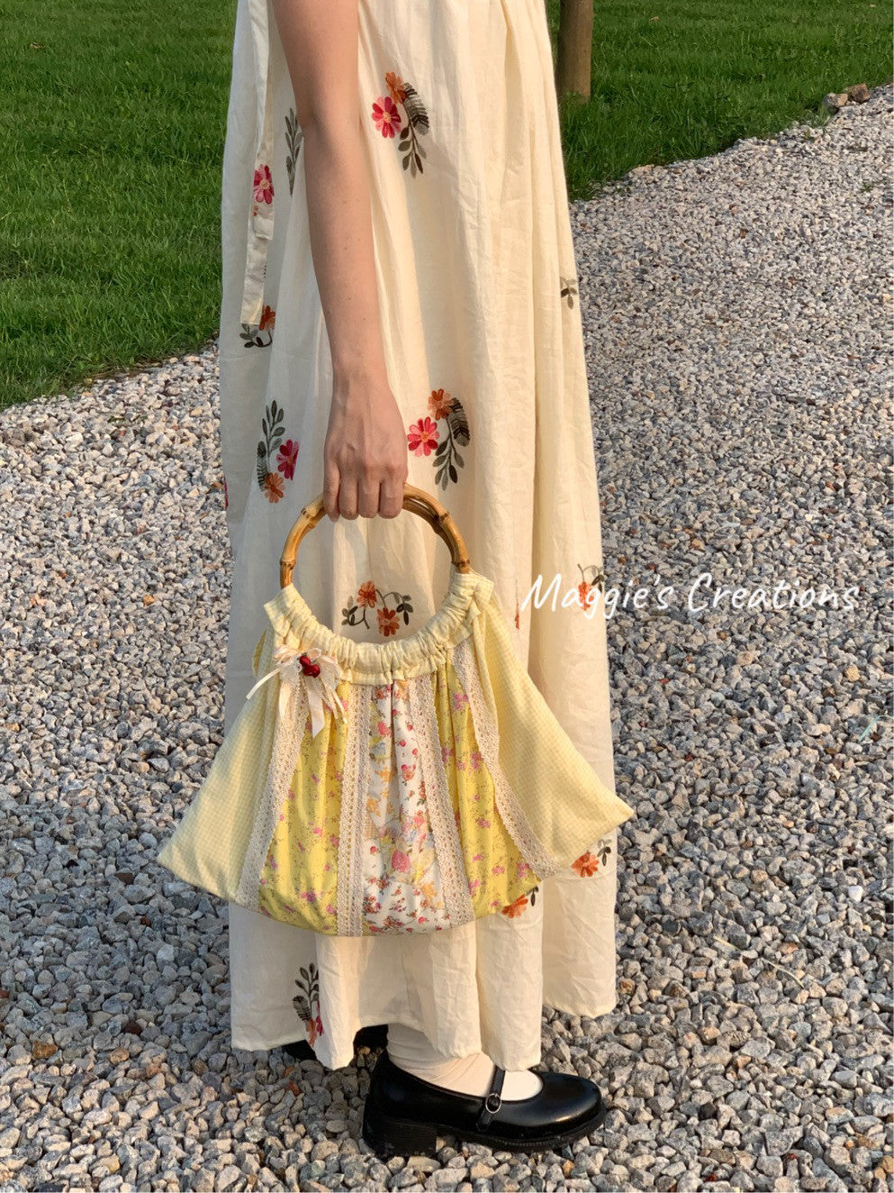 Floral Printed Lace Forest Bamboo Handle Handbag