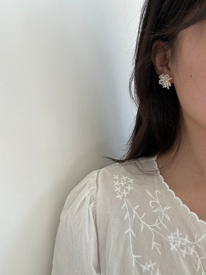 Gentle Small Flower Nacre Earrings