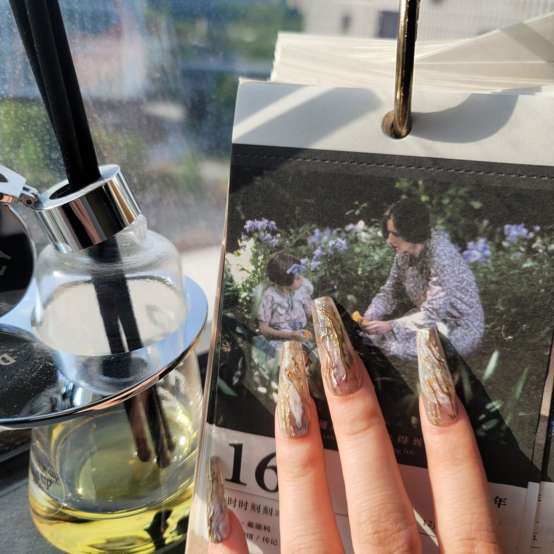 Golden Beach Press On Nails Set
