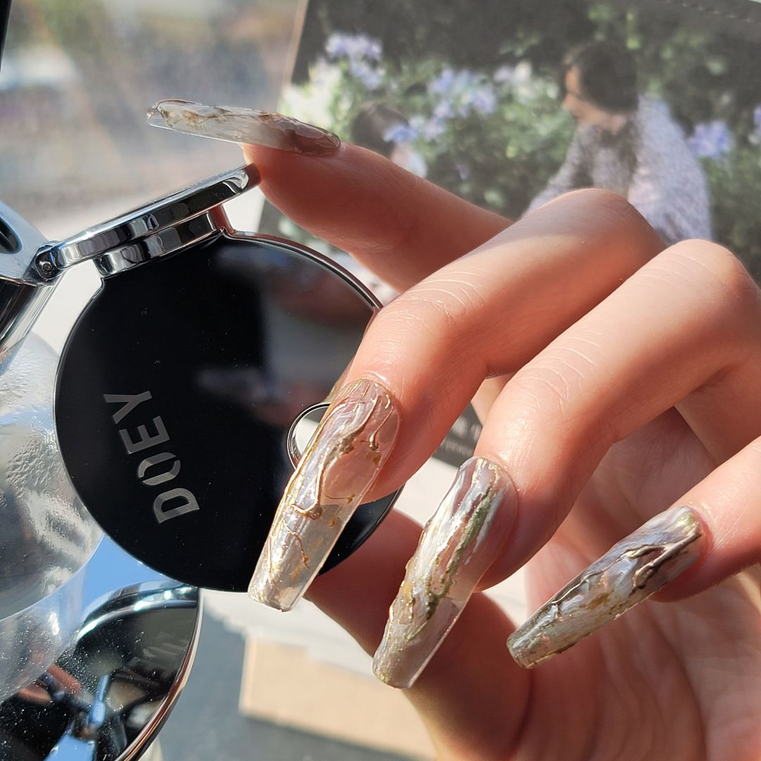 Golden Beach Press On Nails Set