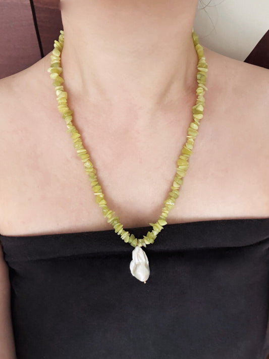 Green Natural Stones Pearl Beaded Necklace
