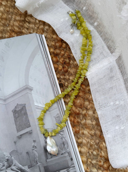 Green Natural Stones Pearl Beaded Necklace