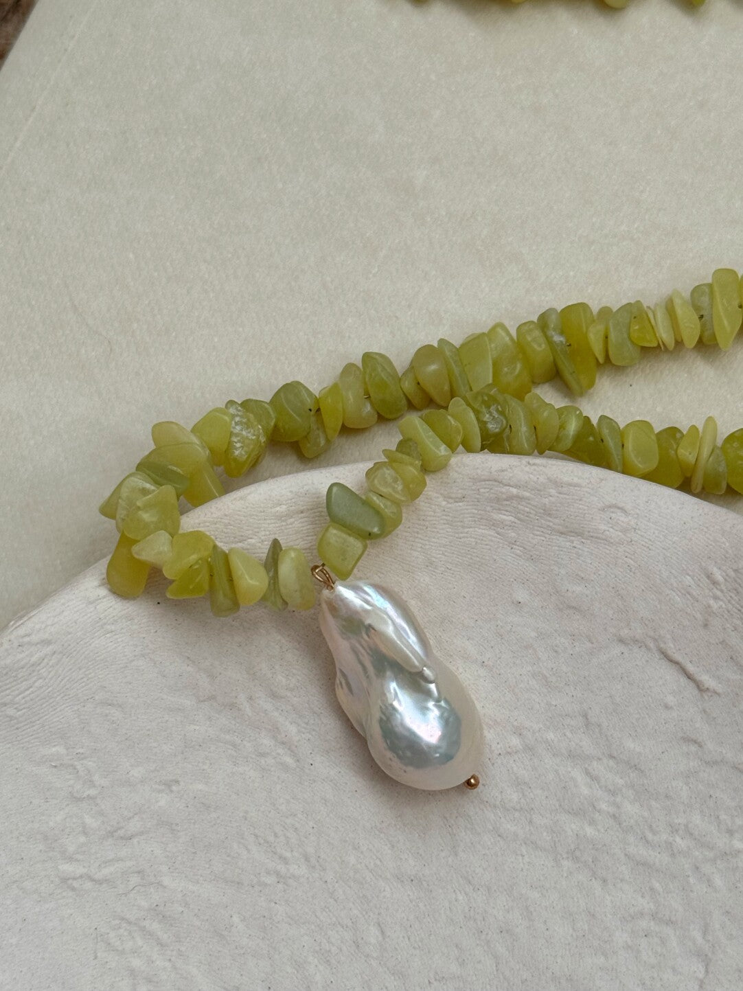 Green Natural Stones Pearl Beaded Necklace