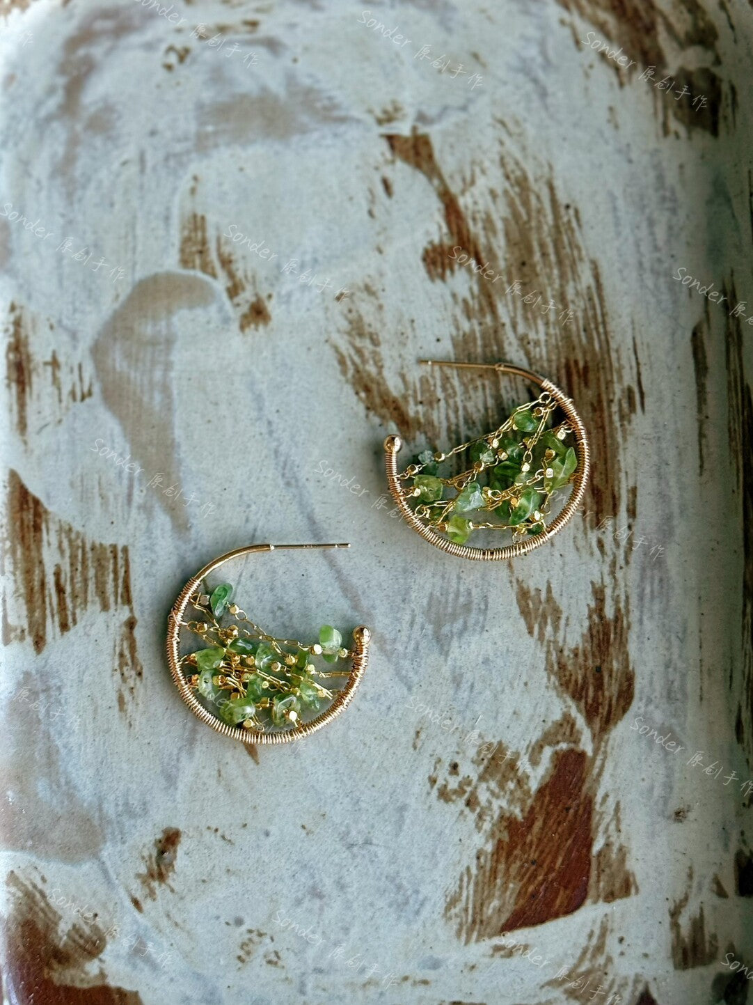 Green Quartz Irregular Winding Earrings
