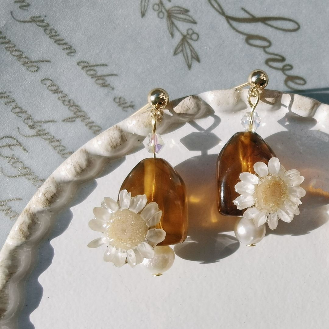 Little Daisy Resin Necklace