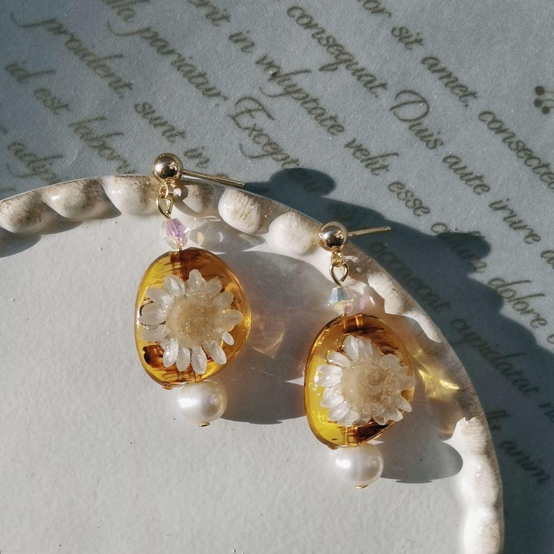 Little Daisy Resin Necklace