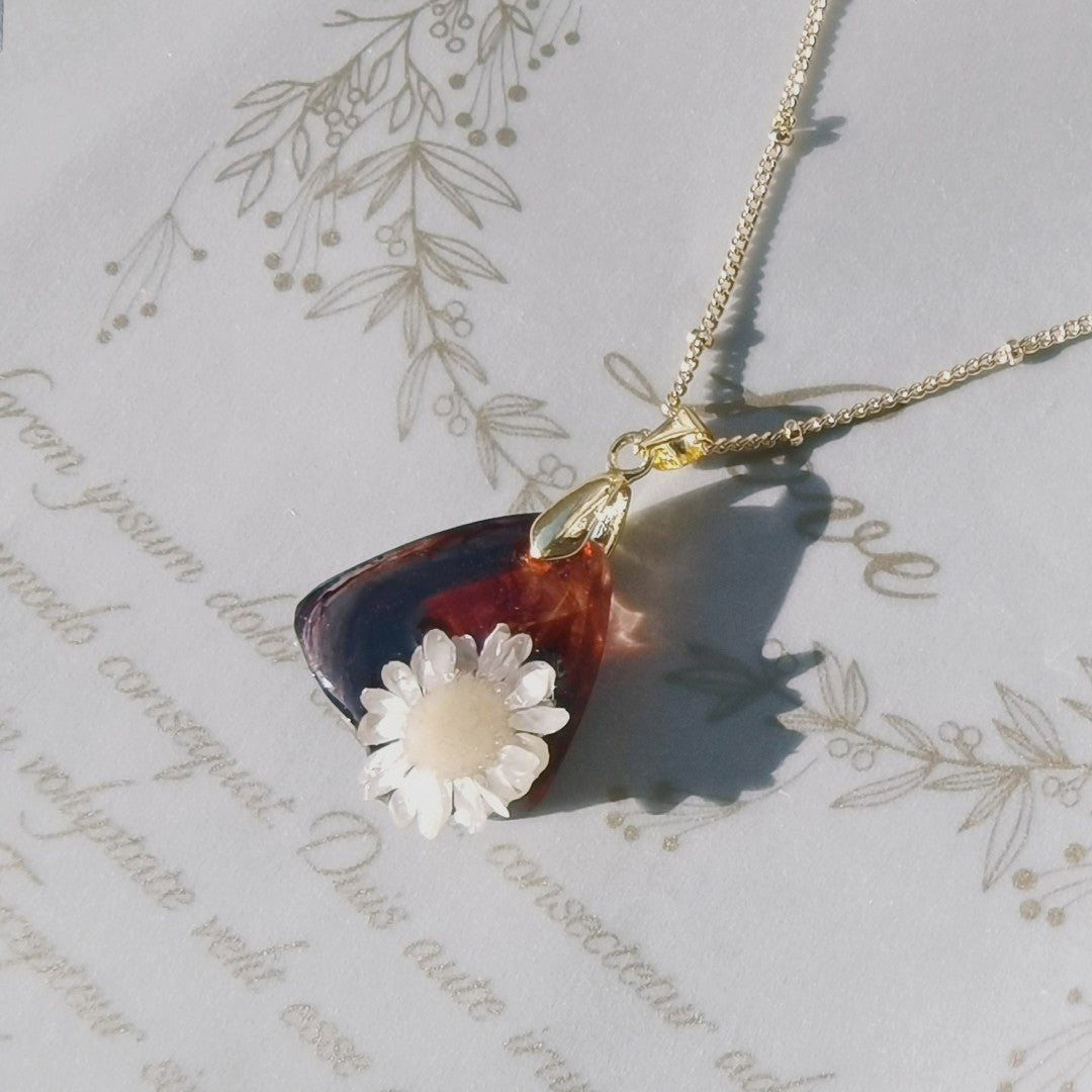 Little Daisy Resin Necklace