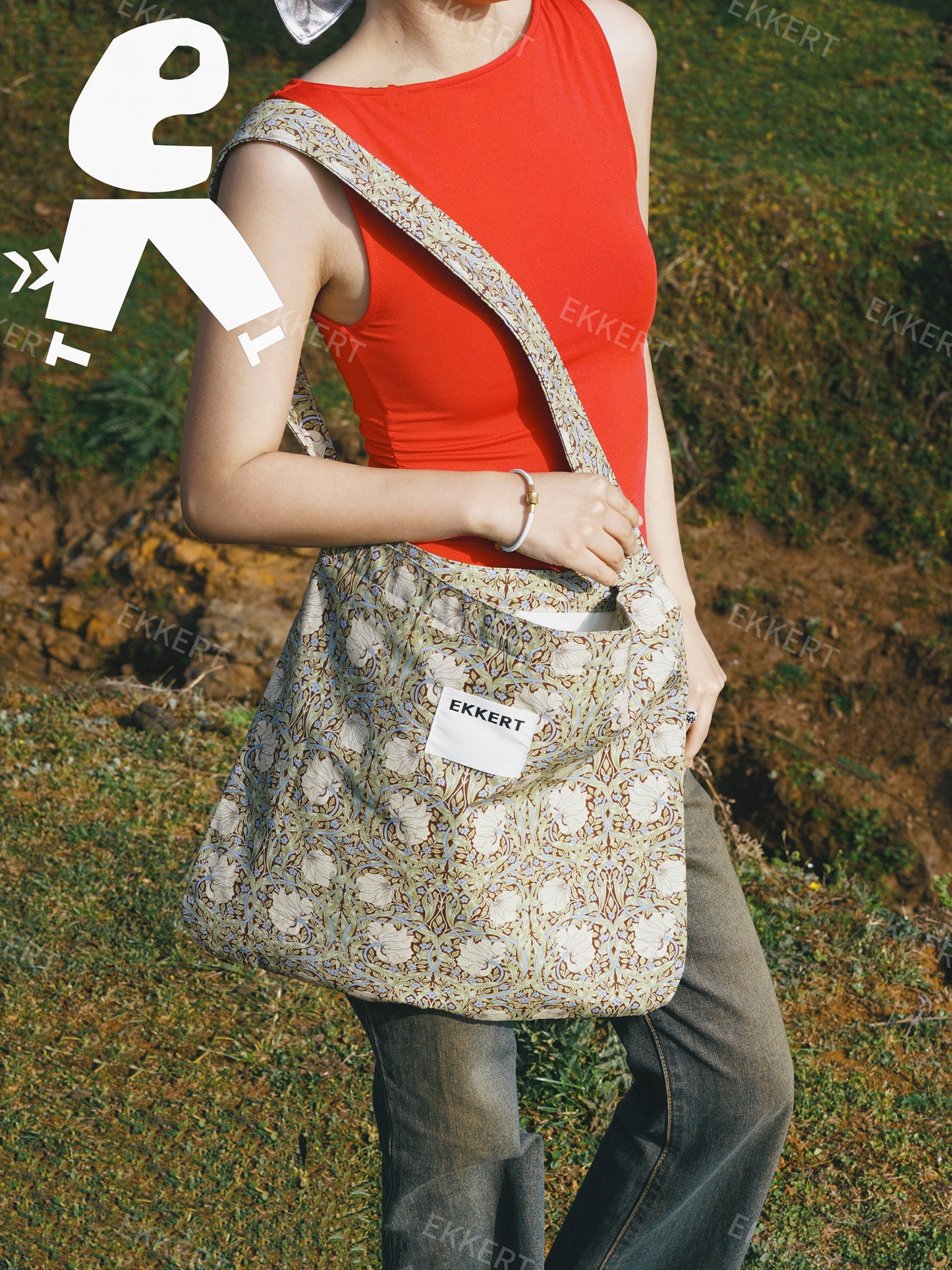 Midnight Bouquet: Artisanal Floral Canvas Crossbody Bag