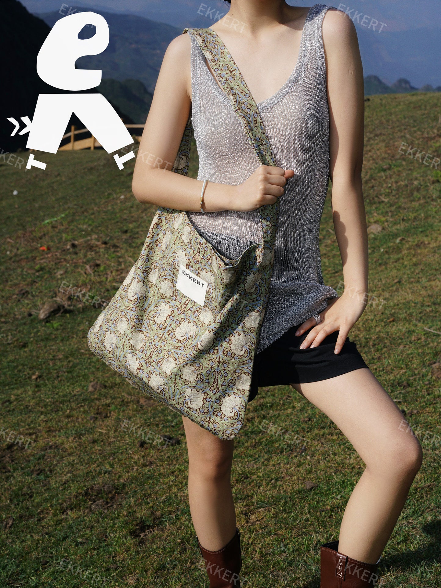 Midnight Bouquet: Artisanal Floral Canvas Crossbody Bag