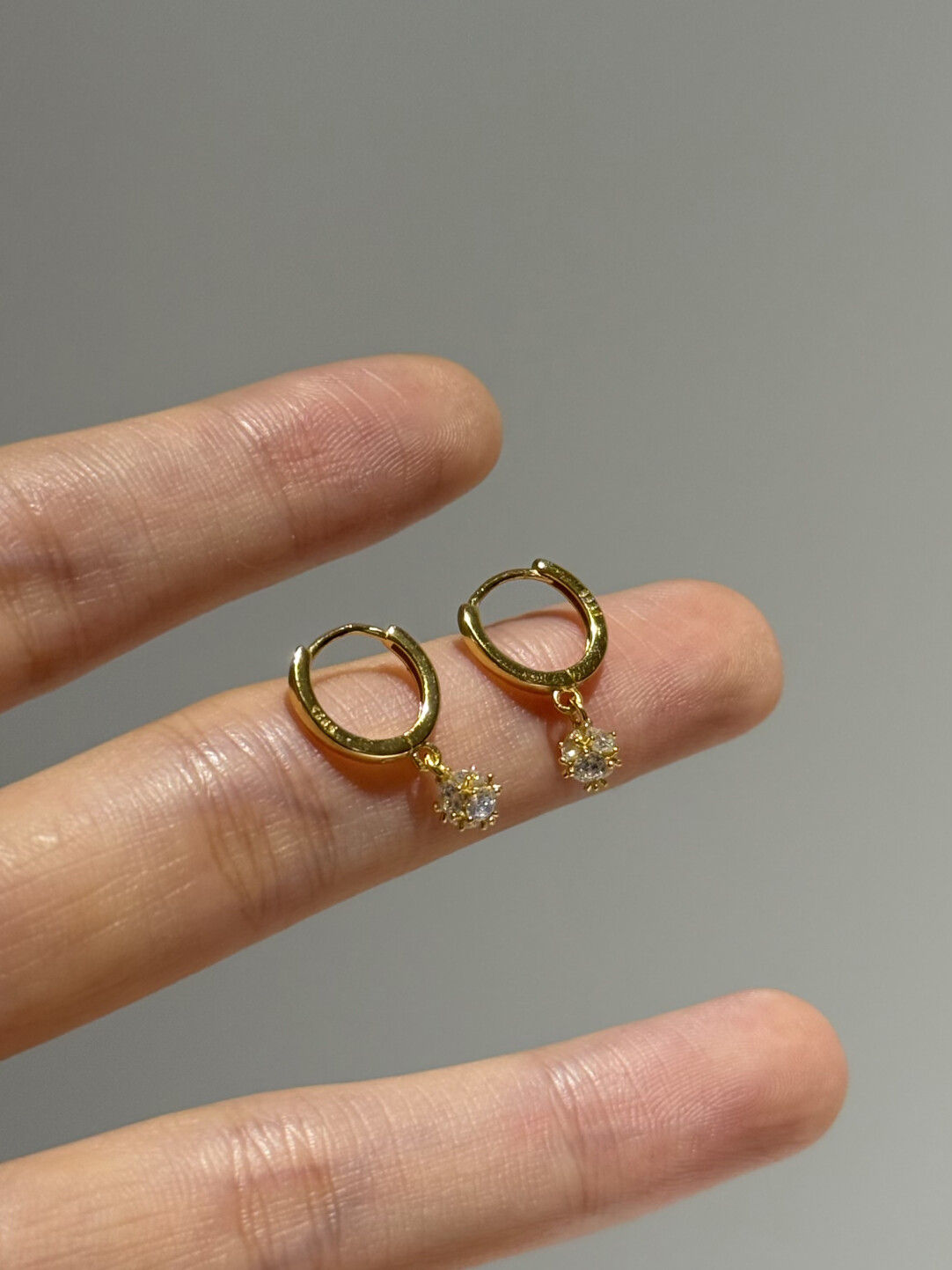 Minimal Zircon Hoop Earrings