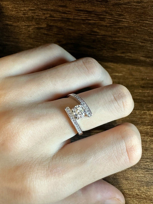 Moissanite Open-end Ring