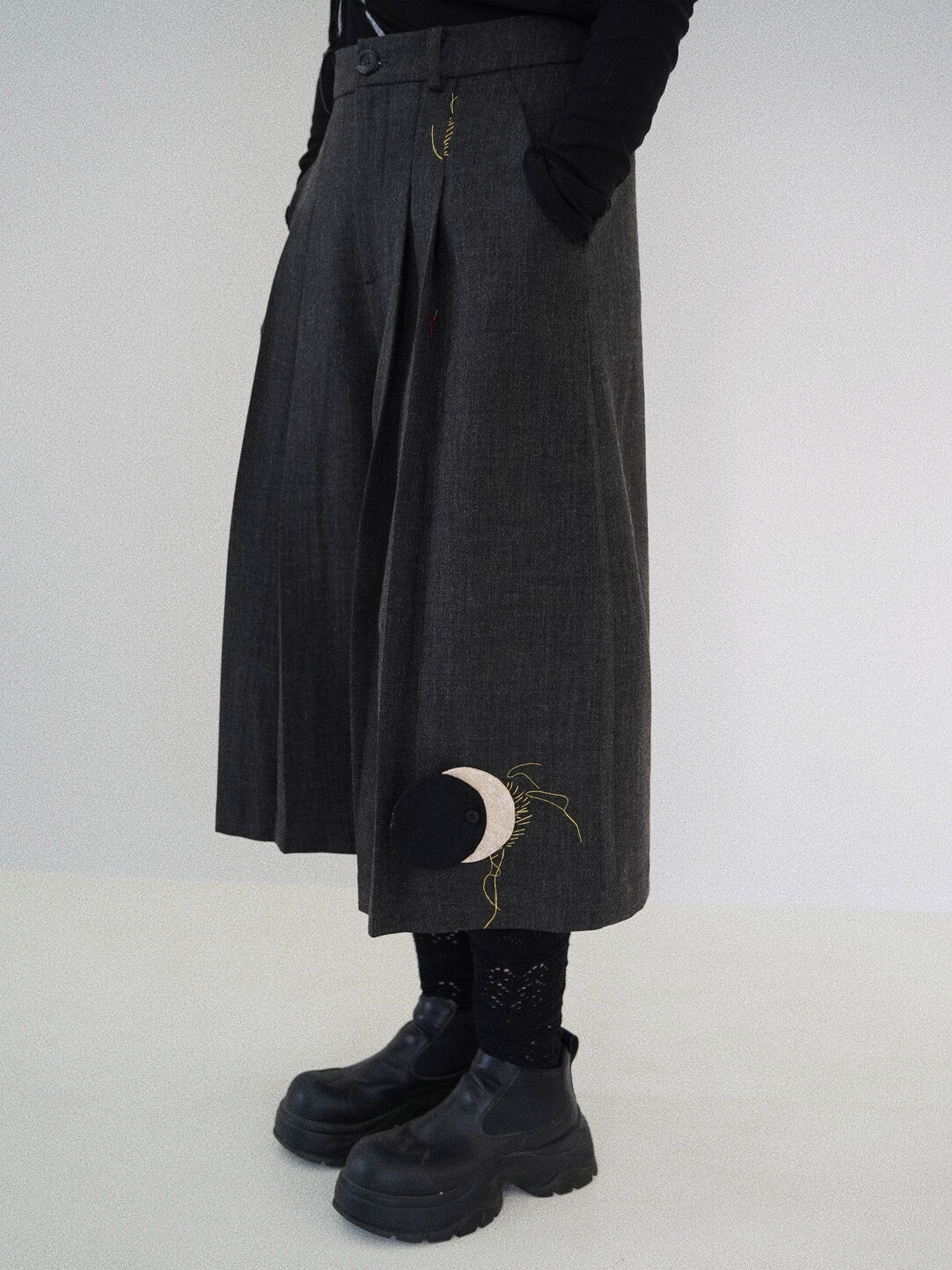 Moonshadow Creative Wool Cropped Pants