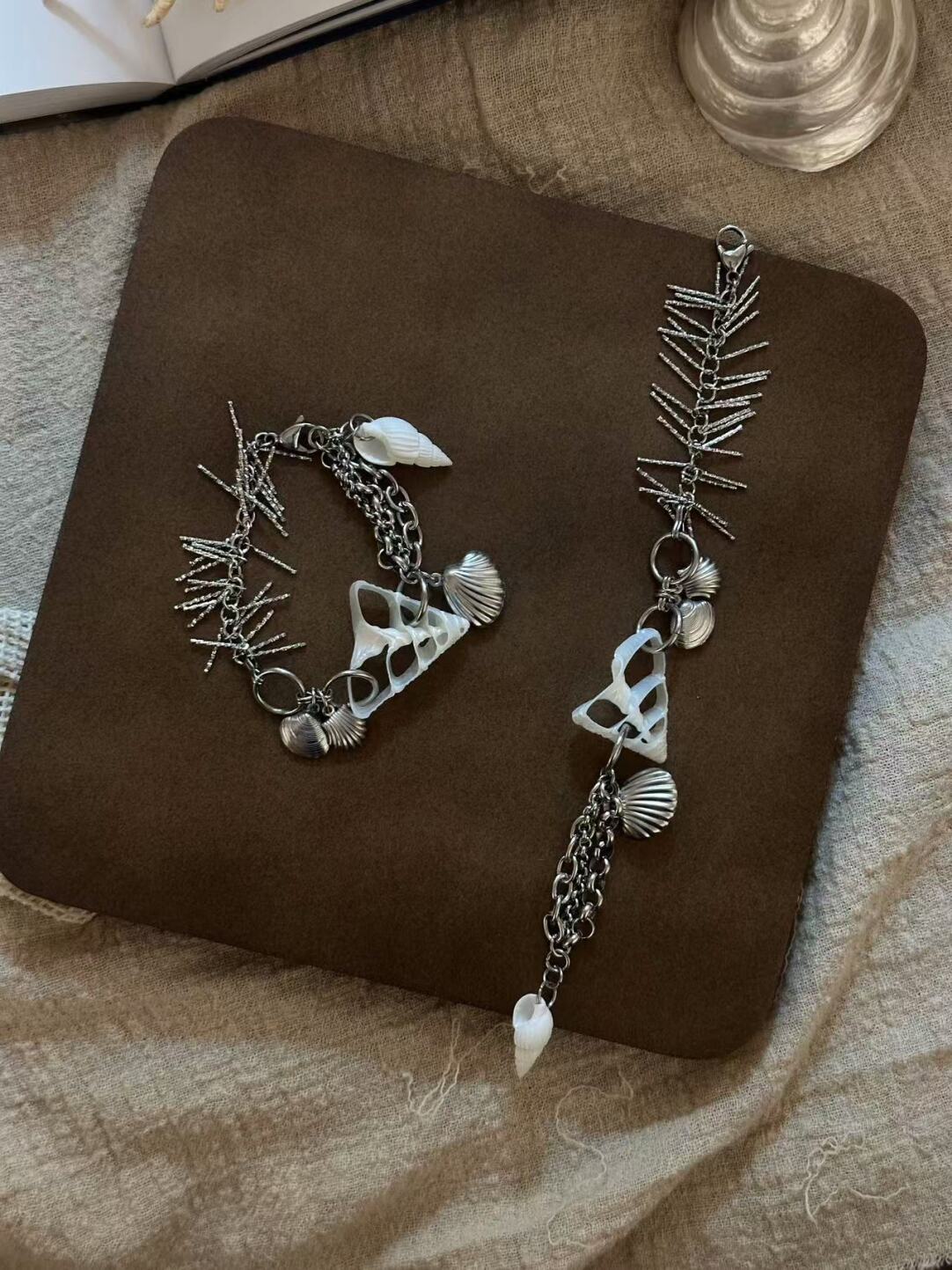 Mousse Cake Conch Pendant Bracelet