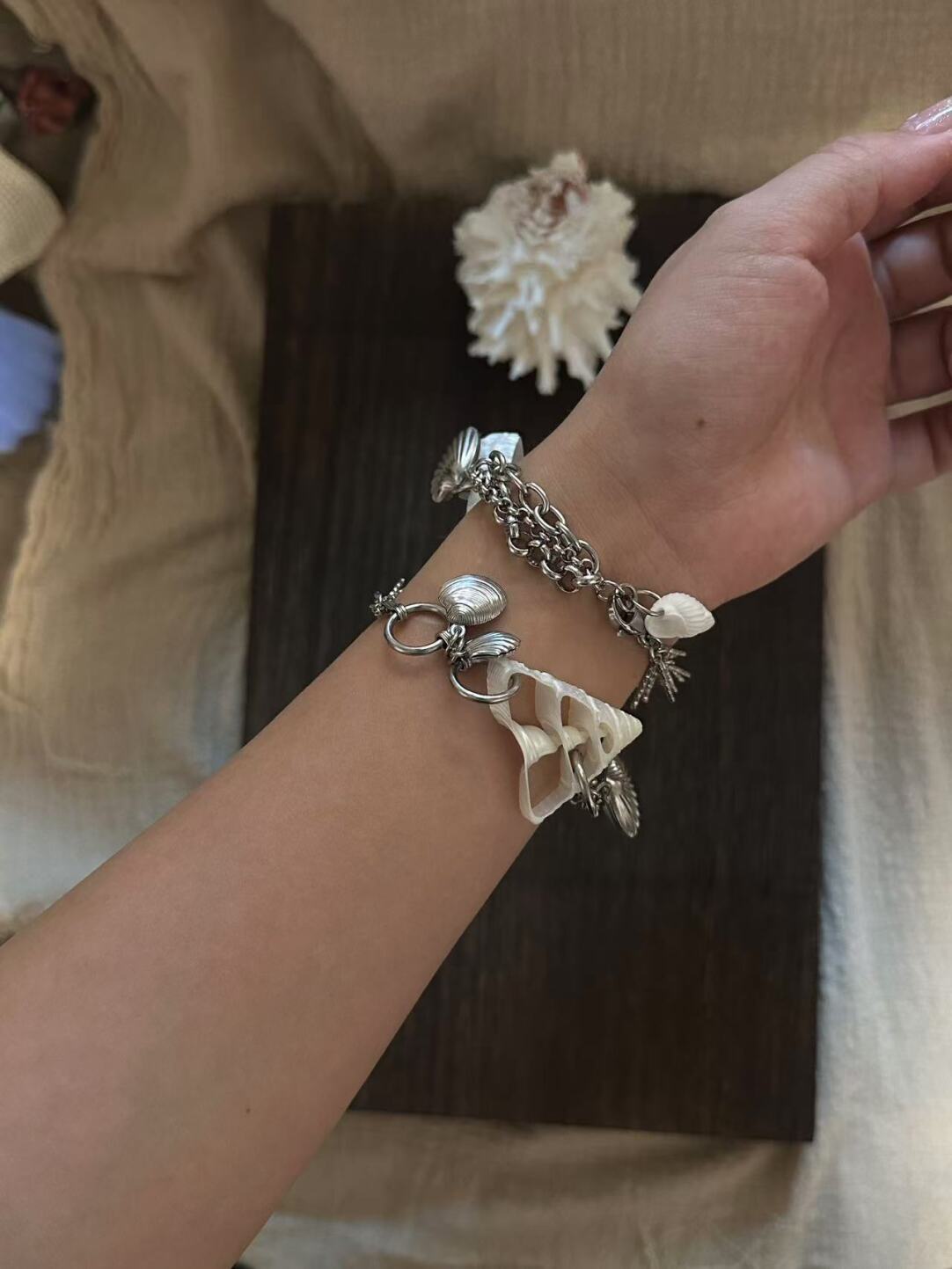 Mousse Cake Conch Pendant Bracelet