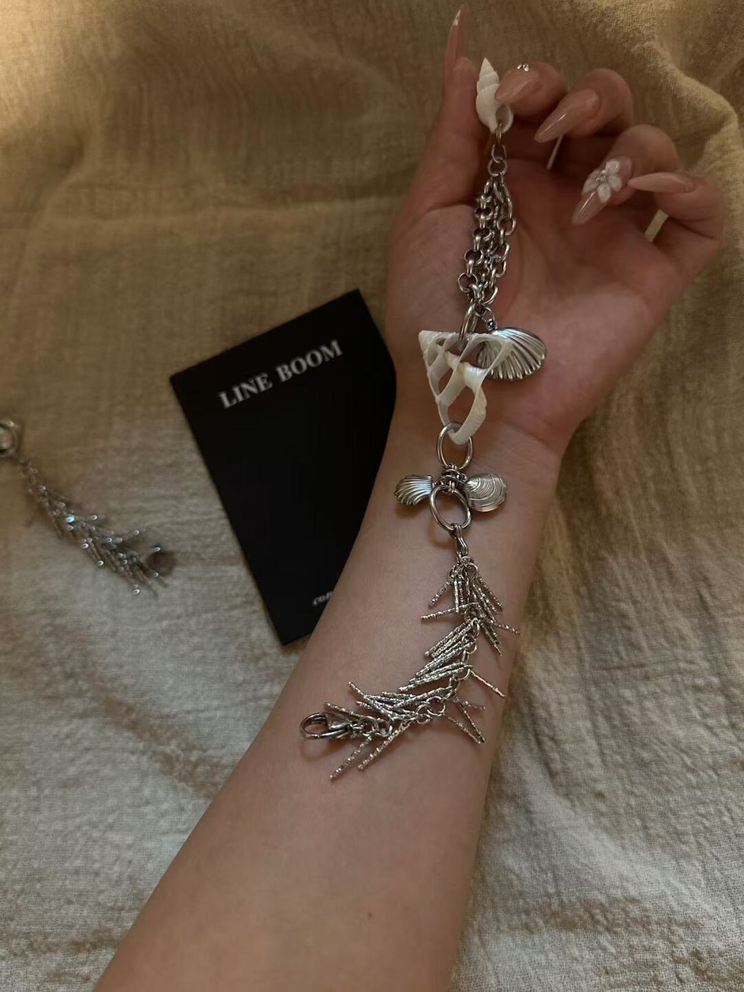 Mousse Cake Conch Pendant Bracelet