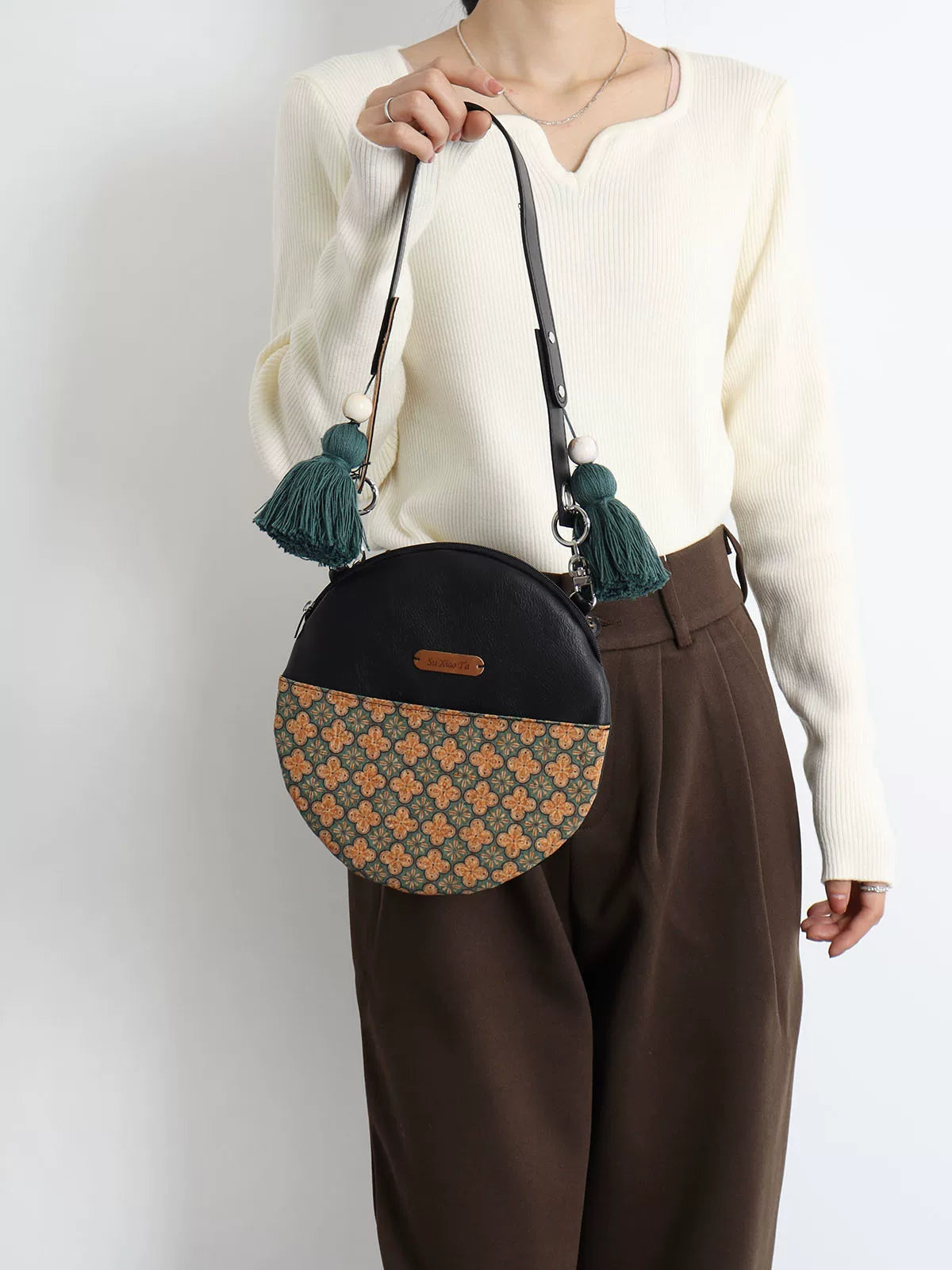 Vintage Floral Round Crossbody Bag |  | Three Fleas