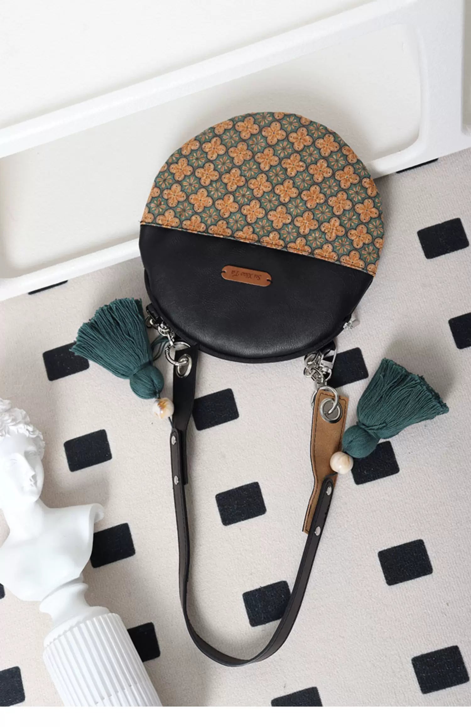 Vintage Floral Round Crossbody Bag |  | Three Fleas