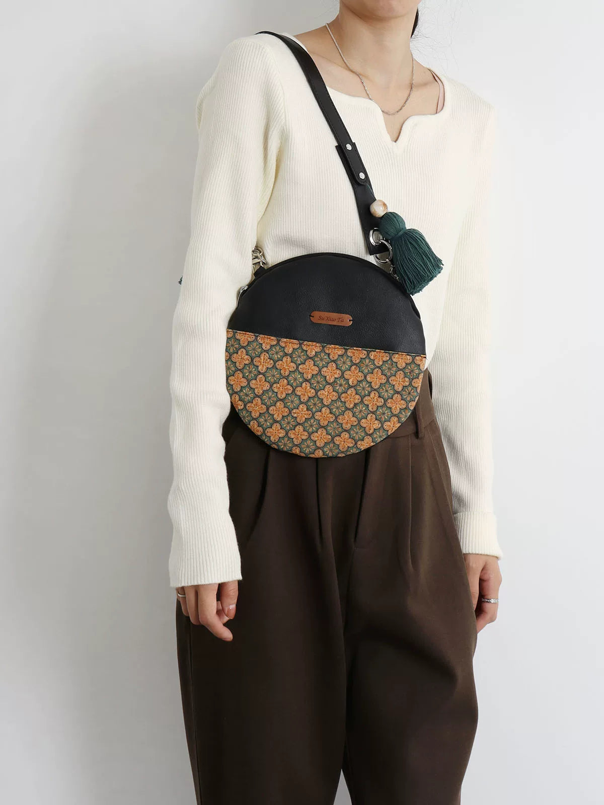 Vintage Floral Round Crossbody Bag |  | Three Fleas