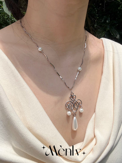 Clock Star Pearl Choker