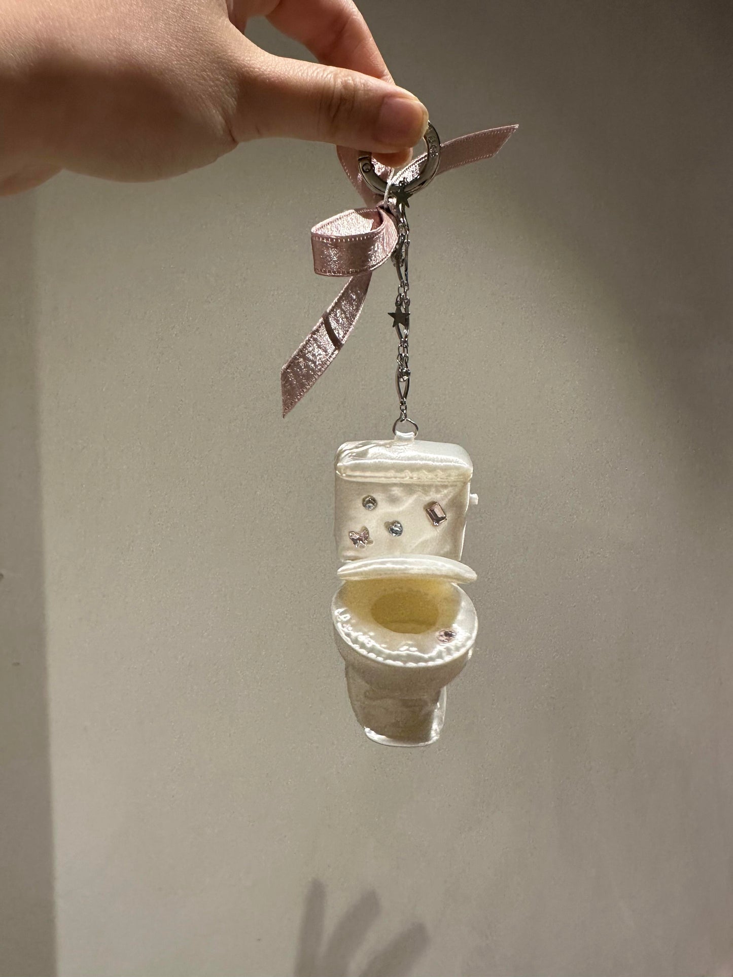 3D Printed Silk-Texture Toilet Bag Charm