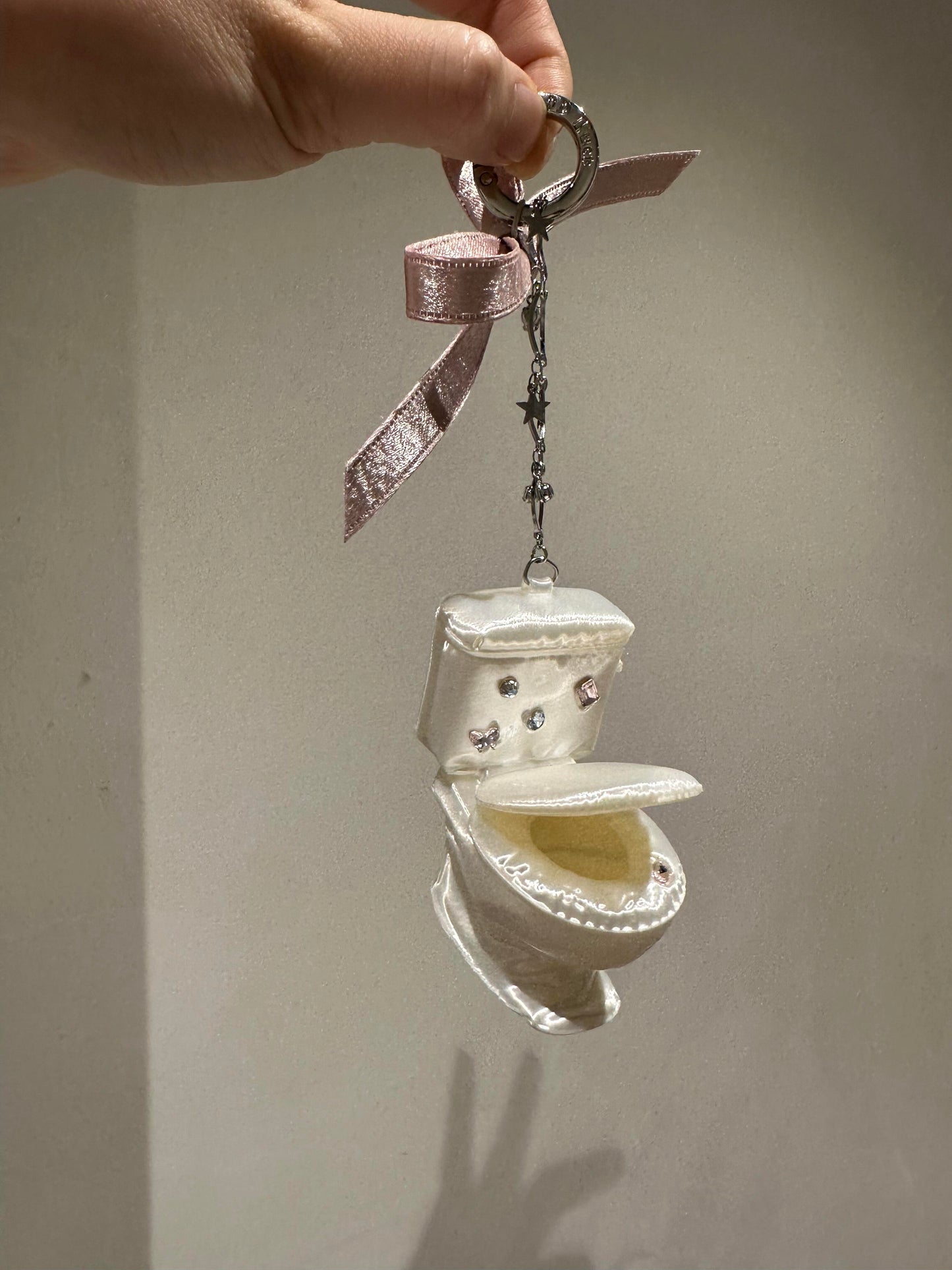 3D Printed Silk-Texture Toilet Bag Charm