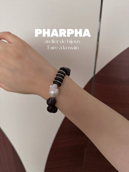 Pharpha Vintage Glass Ebony Pearl Bracelet