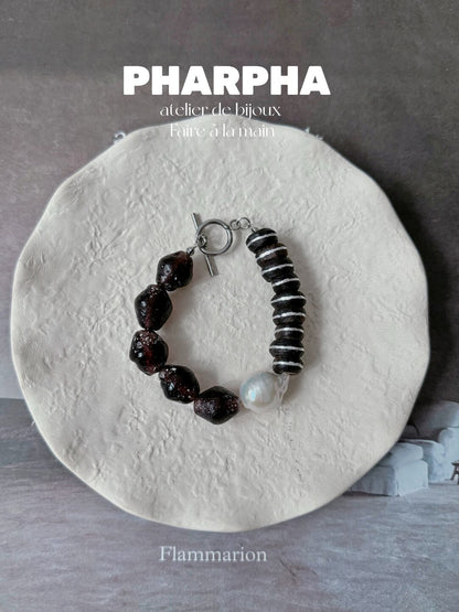 Pharpha Vintage Glass Ebony Pearl Bracelet