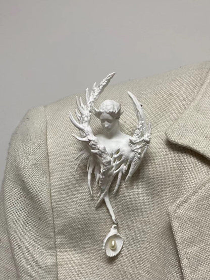 Poleward Siren Pearl Necklace