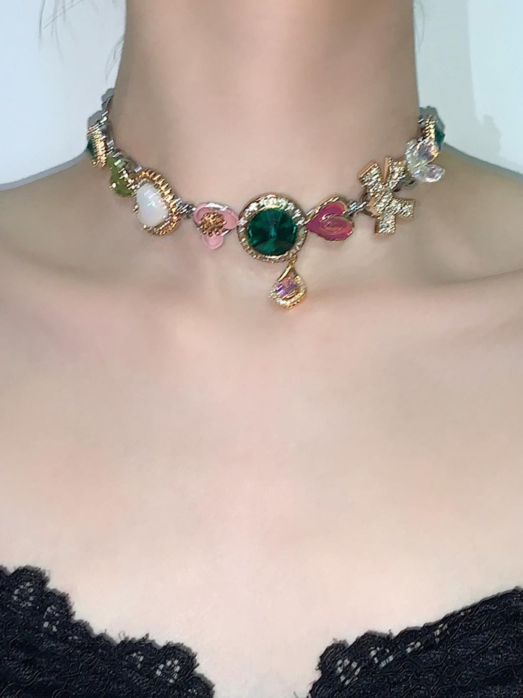 Retro Buttons Choker