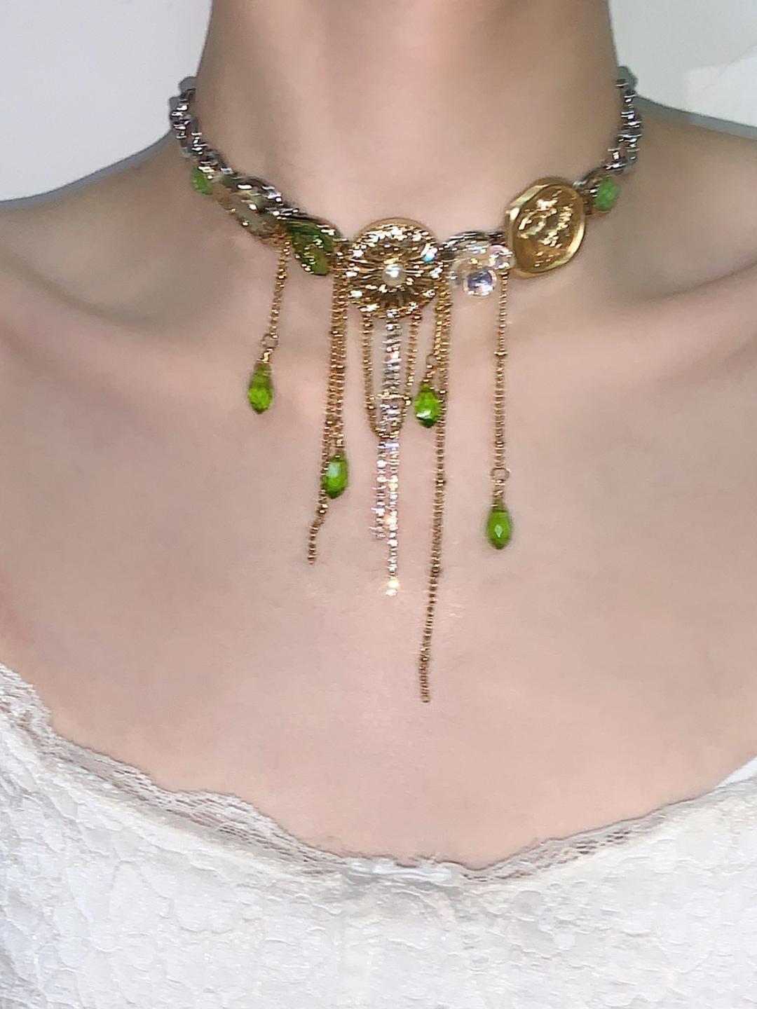 Retro Buttons Green Drops Tassel Choker Necklace