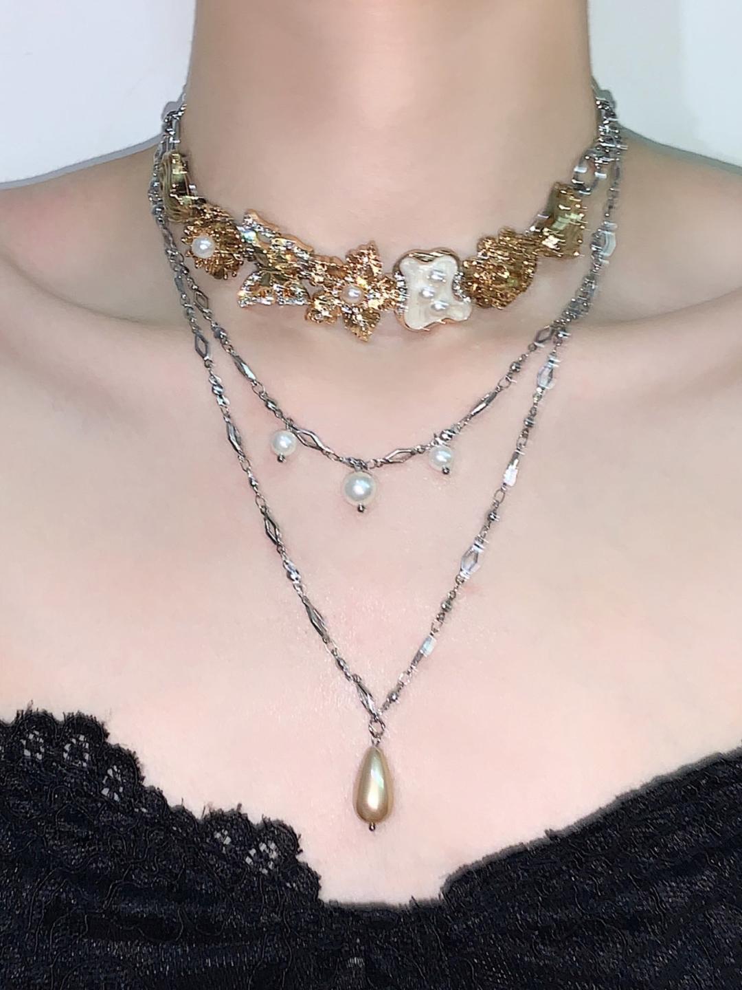 Retro Buttons Pearl Layered Choker Necklace