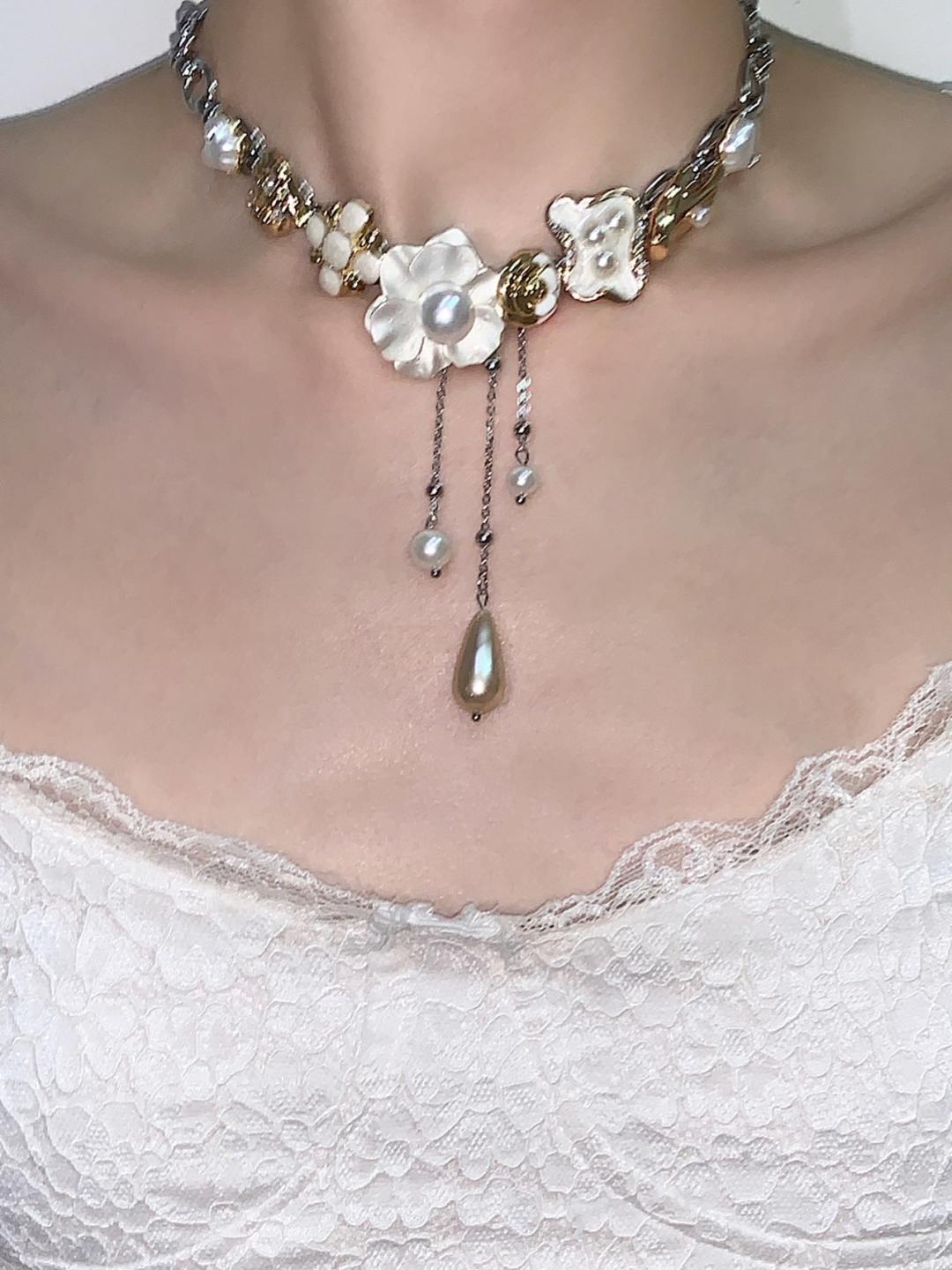 Retro Buttons Pearl Layered Choker Necklace