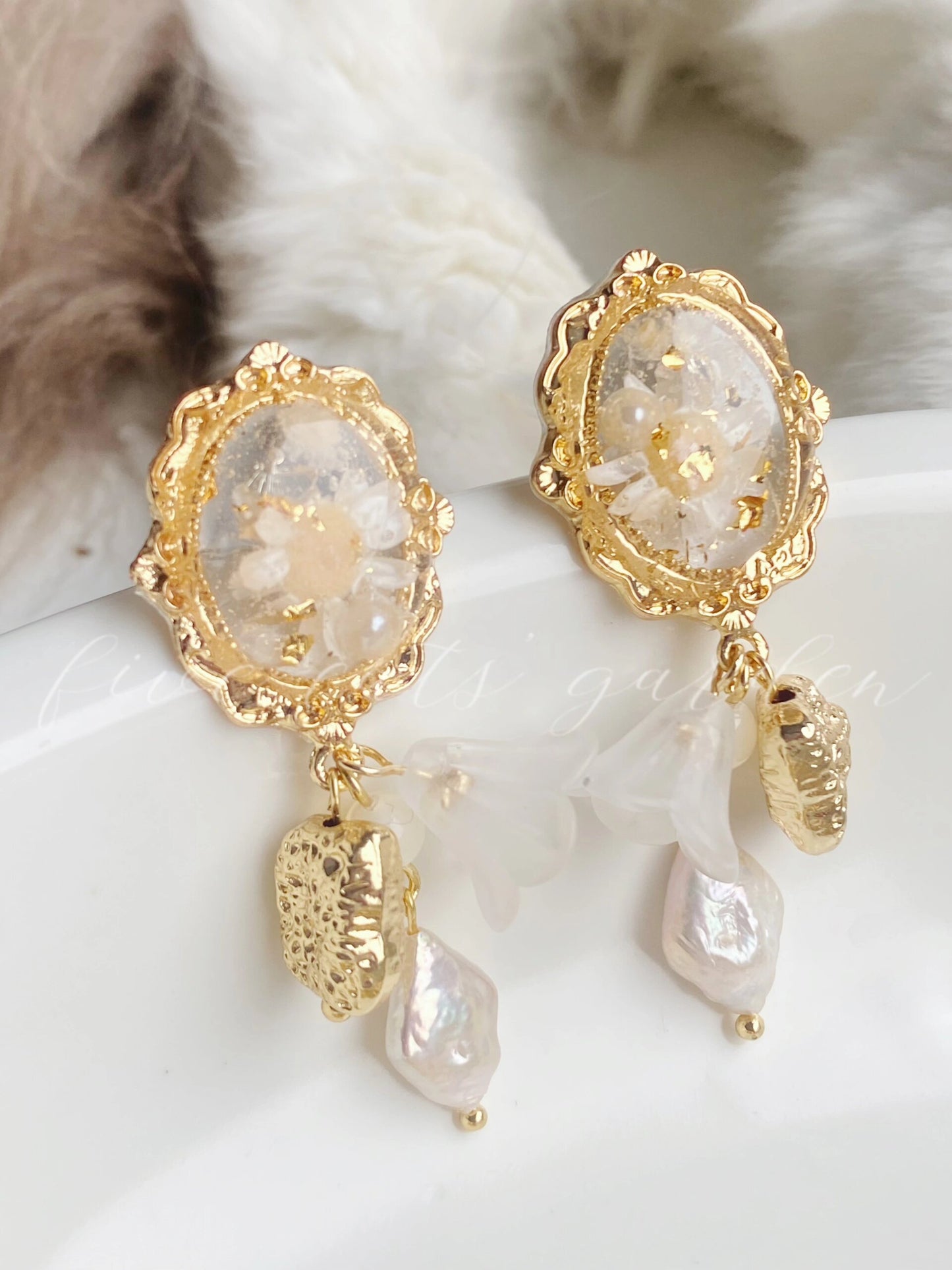 Retro Flower Resin Earrings