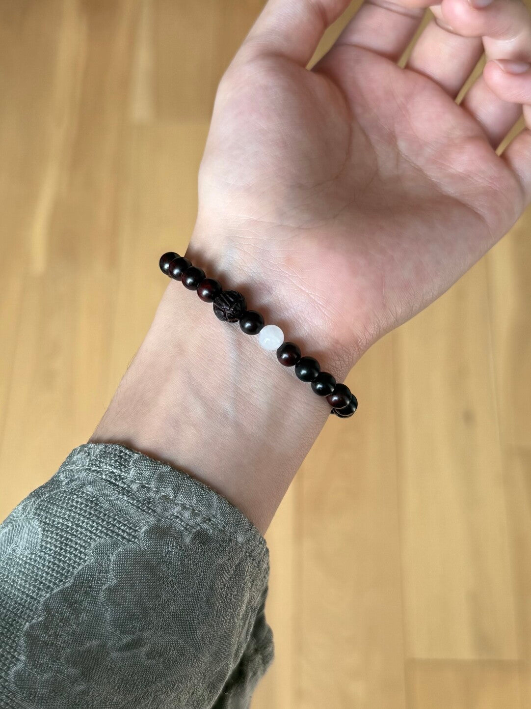 Sandalwood & White Jade Beaded Bracelet