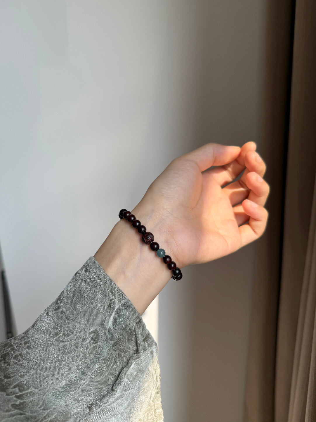 Sandalwood & White Jade Beaded Bracelet