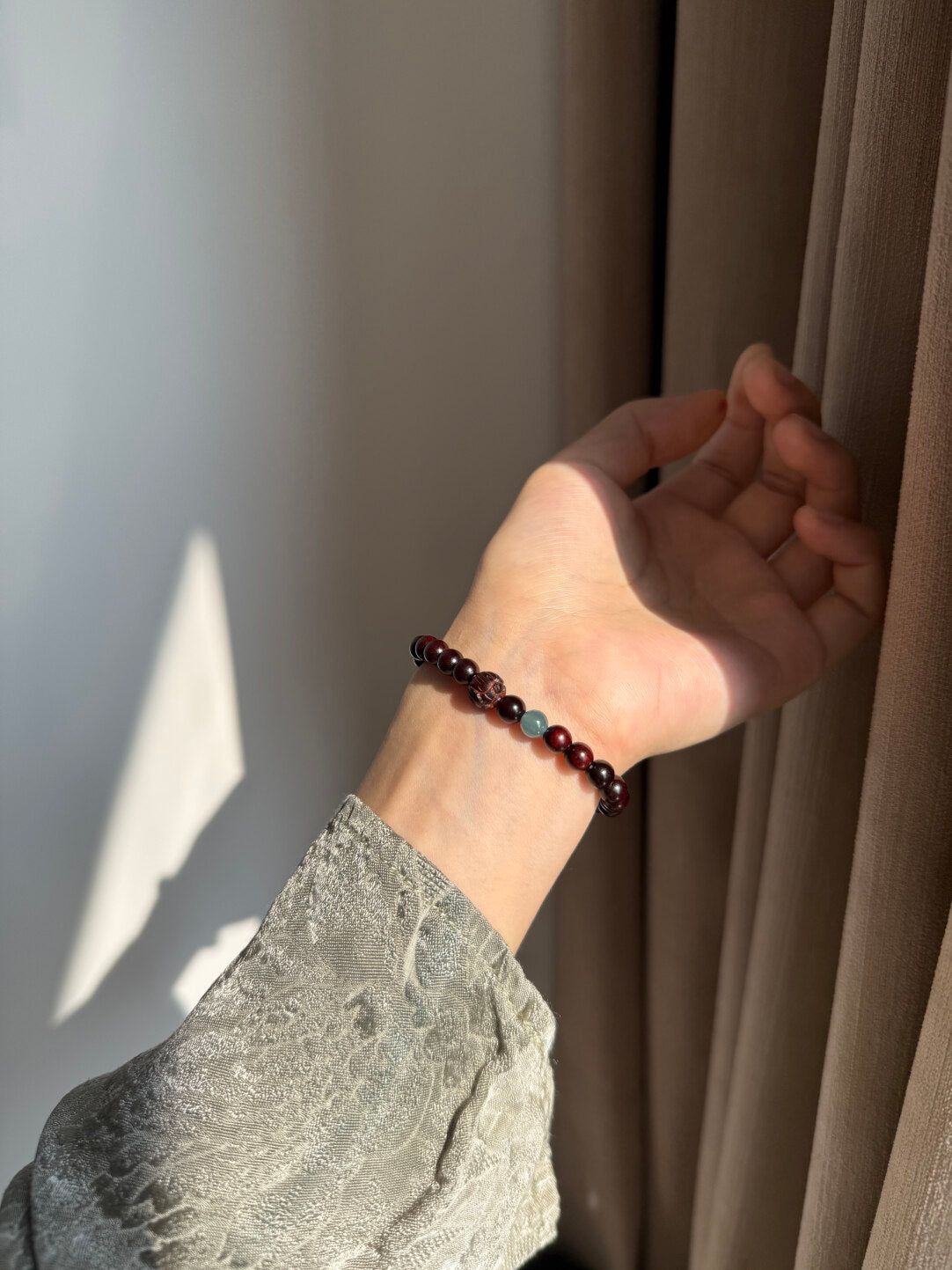 Sandalwood & White Jade Beaded Bracelet