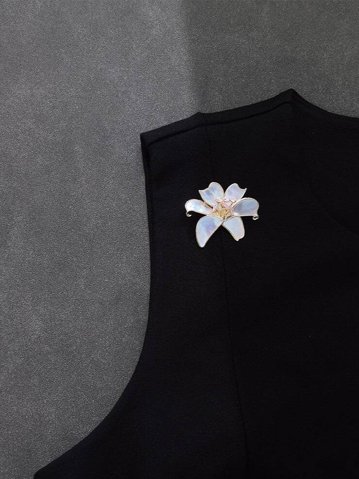 Pearl Oyster Lily Brooch