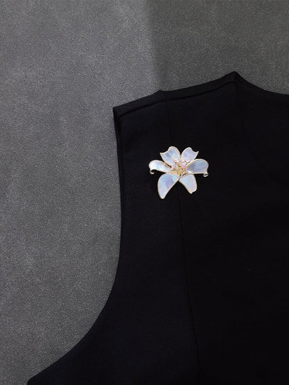 Pearl Oyster Lily Brooch