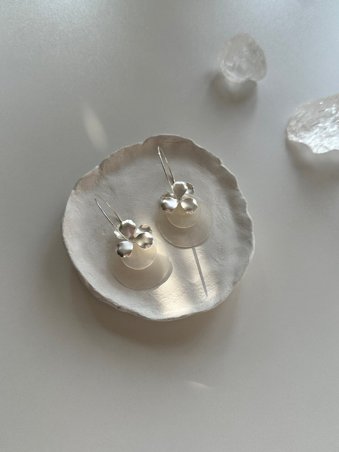 Silver Flower Mirror Shell Earrings