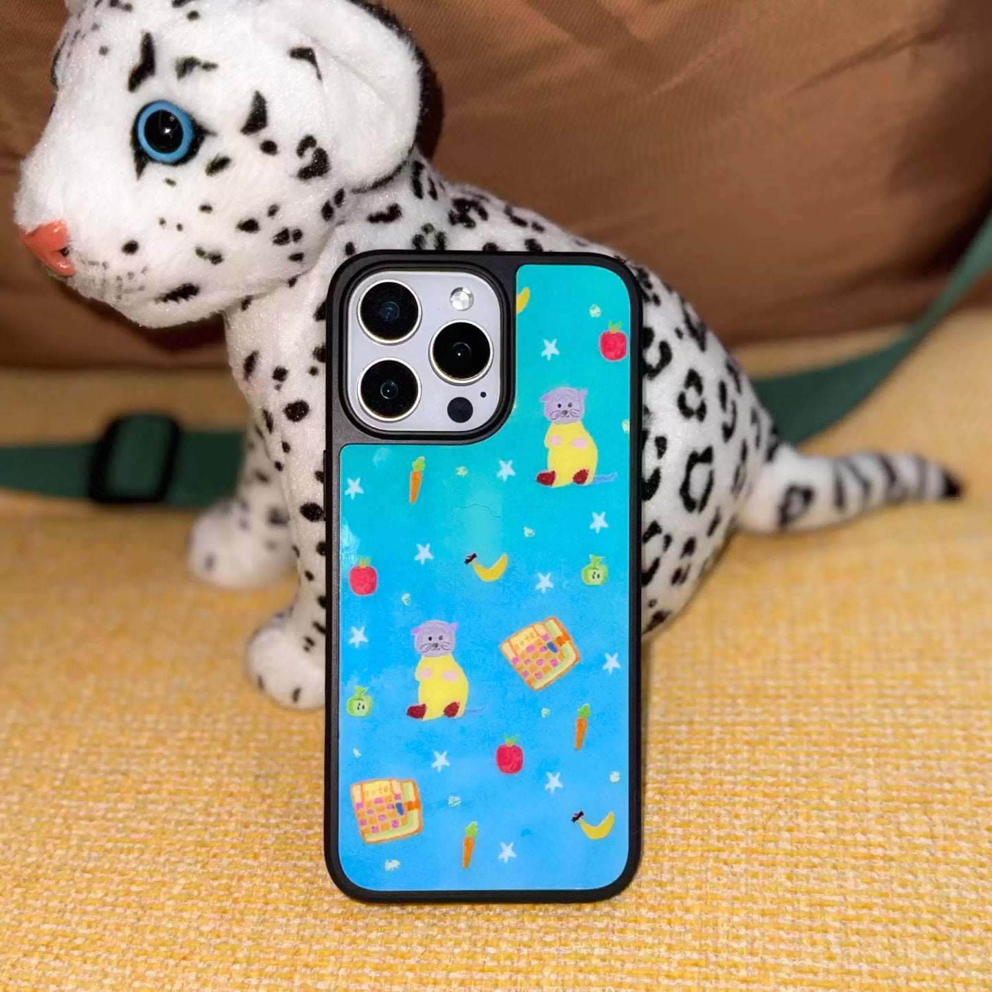 Otter's Photo Album: Whimsical Hand-Drawn Glossy Case