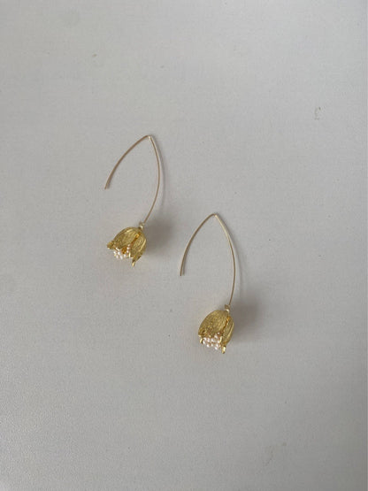 Tulip Wire Earrings
