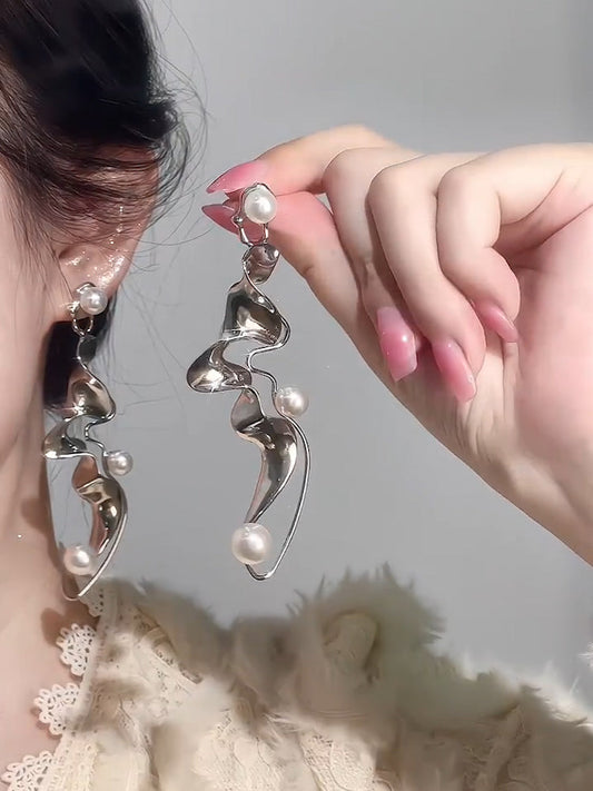 Twisted Geometric Pearl Earrings