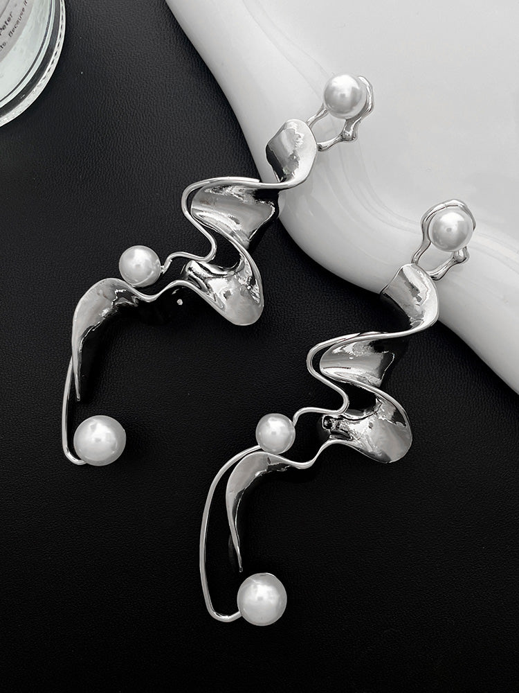 Twisted Geometric Pearl Earrings